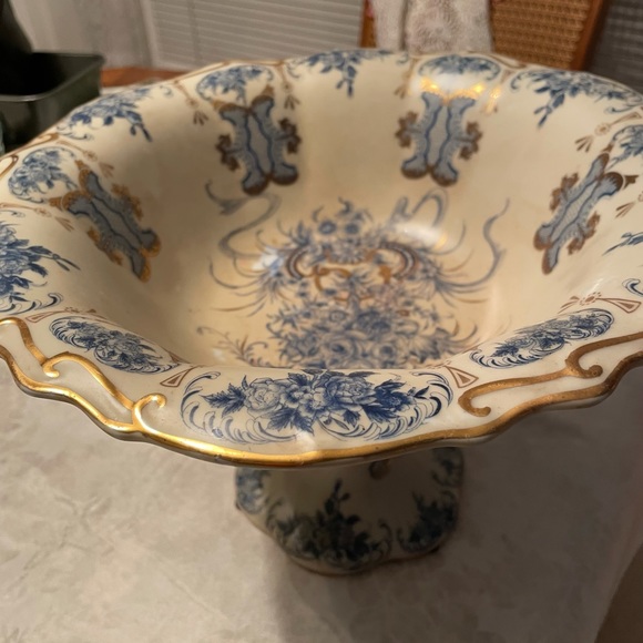 Decorative Bowl on Pedastal - Picture 8 of 9